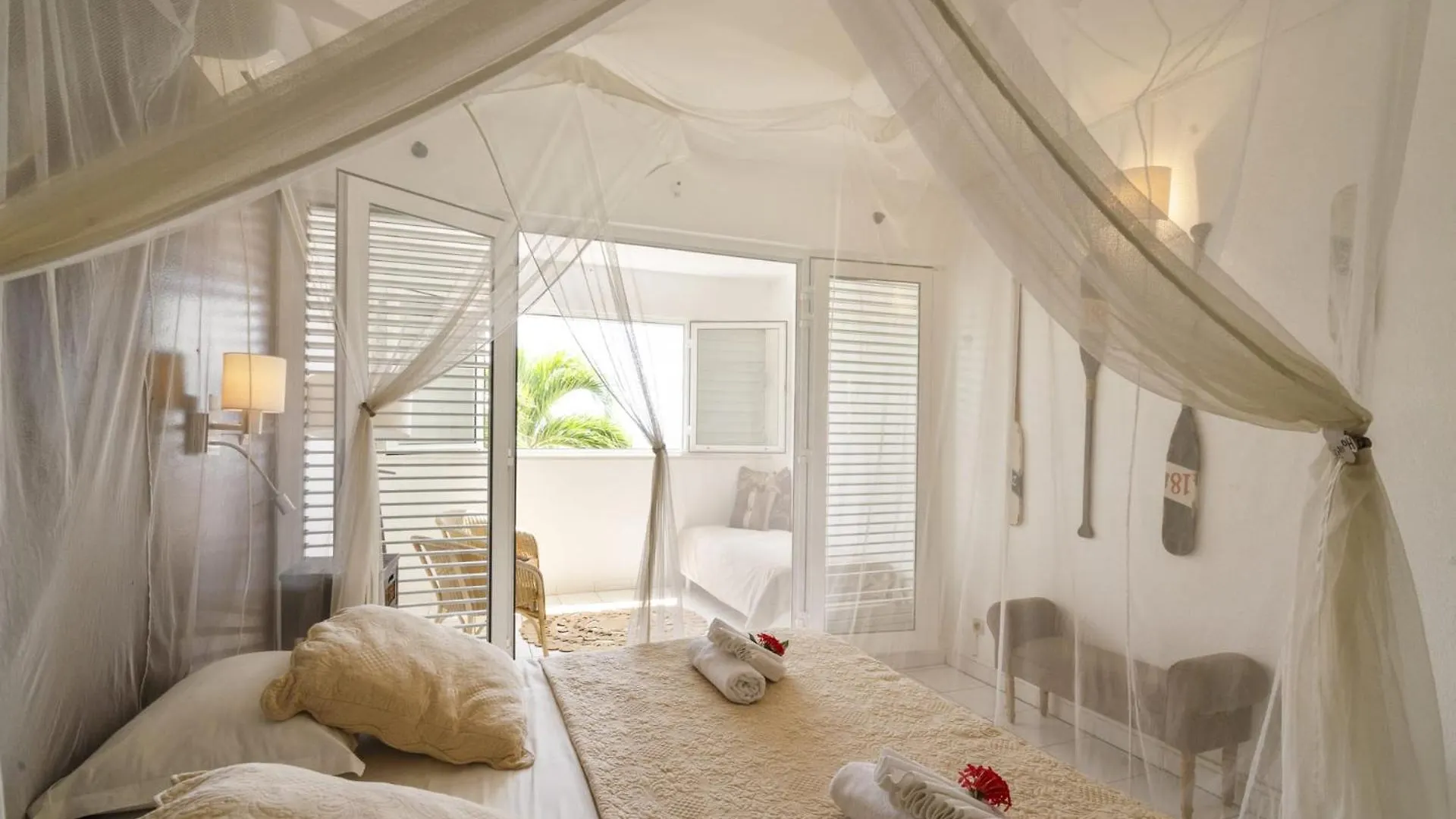 Villa Manureva 상트루스 0*,