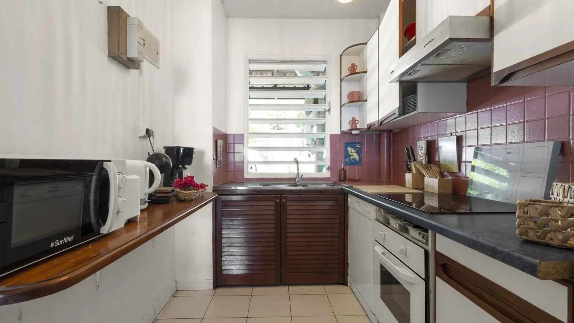 Villa Manureva 상트루스 0*,